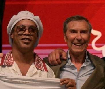El futbolista brasileño fue presentado con bombos y platillos. FOTO: GETTY