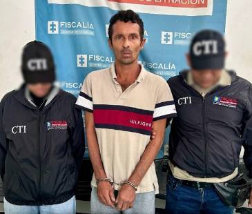 Haibib Leonardo Mosquera Navarro (izquierda) y Jhon Jair Parrado López, tras ser capturados. FOTOS: CORTESÍA