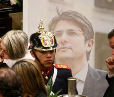 Sepelio del precandidato presidencial Miguel Uribe Turbay, el 13 de agosto de 2025. FOTO: COLPRENSA
