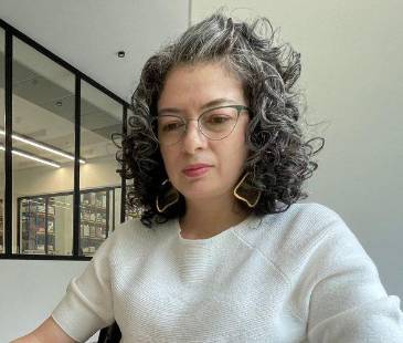 Mabel Restrepo fue la mejor bachiller de su generación, en Barbosa; ahora como profesional también la saca del estadio. FOTO: JAIDER ESCOBAR