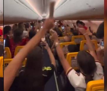 <span class="mln_uppercase_mln">Los</span><b><span class="mln_uppercase_mln"> pasajeros grabaron la reacción y la subieron a redes sociales. FOTO: TOMADA DE VIDEO</span></b>