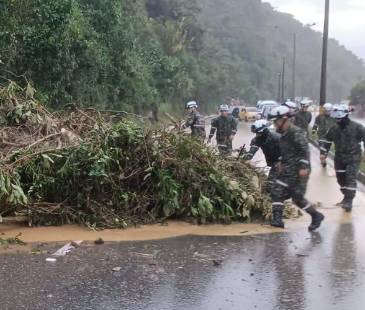 Deslizamiento en la autopista Medellín - Bogotá, altura de La Virgen. FOTO: CORTESÍA DEVIMED