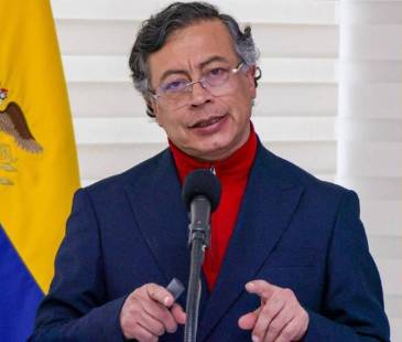 La denuncia ha escalado el conflicto que ya venía tensionándose entre Petro (der.) y Noboa (izq.) FOTO: REDES SOCIALES. 