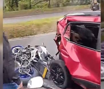Los momentos posteriores al accidente quedaron registrados en videos ciudadanos. FOTO: FACEBOOK PRENSA PAISA