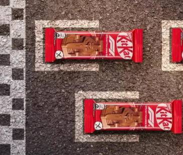 La compañía investiga e implementa nuevos métodos de protección de mercancía; en este caso, la edición límitada de la F1. FOTO: INSTAGRAM KITKAT