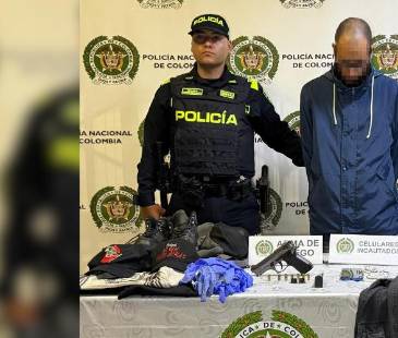 El hombre fue capturado cuando se movilizaba en un taxi. FOTO: POLICÍA