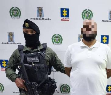 Durante el operativo fueron incautadas varias armas y celulares. FOTO: POLICÍA