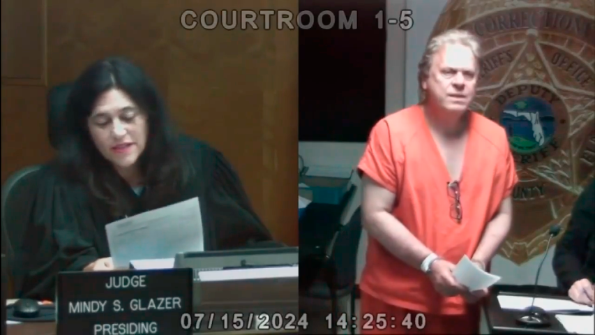 Jesurún (der) en su audiencia de fianza. / FOTO: CAPTURA DE VIDEO DE 7 NEWS.