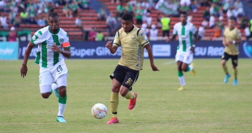 Royner Benítez enfrentando a Atlético Nacional por la Liga BetPlay. FOTO: ÁGUILAS DORADAS