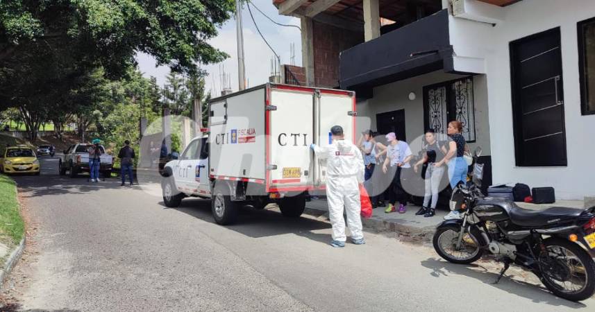Levantamiento del cuerpo de Ariemy Valentina Quintero. FOTO: ANDRÉS FERNANDO GARCÍA 