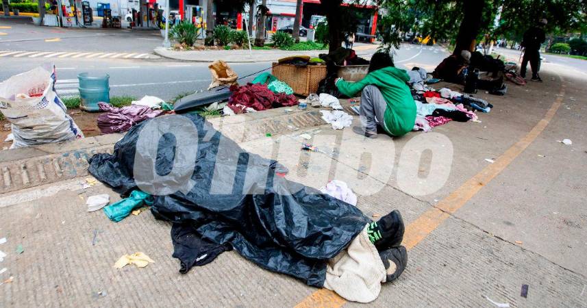 Muchos de los habitantes de calle que hay en Medellín son de otras ciudades colombianas e incluso de otros países. FOTO: JULIO CÉSAR HERRERA