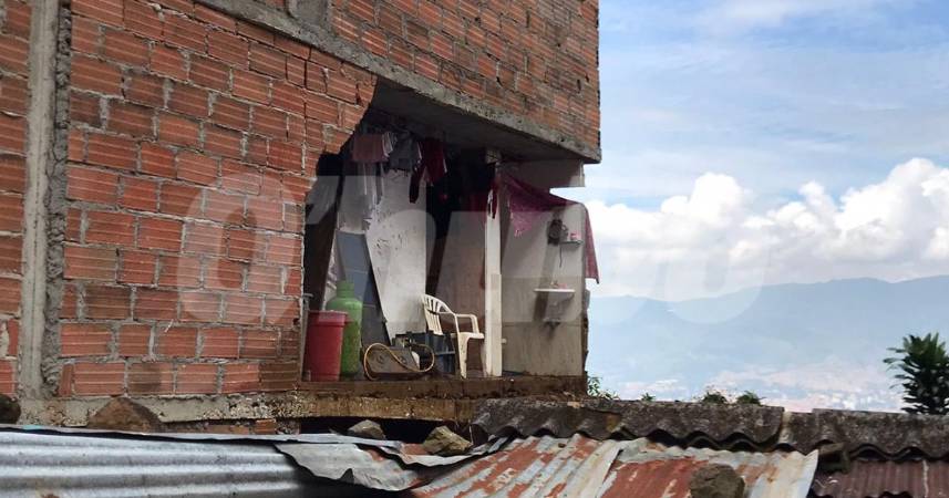 Así quedó la vivienda del menor tras las fuertes lluvias. FOTO: LAURA ROSA JIMÉNEZ