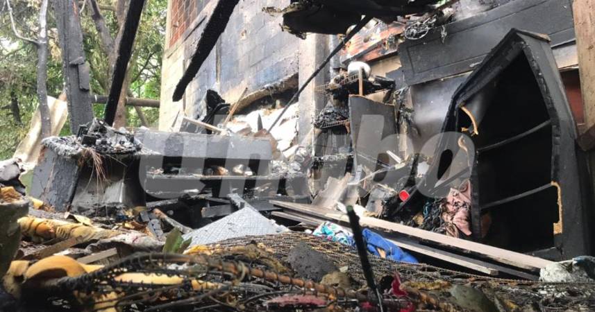 Afectaciones viviendas tras incendio en Manrique. FOTO: LAURA ROSA JIMÉNEZ