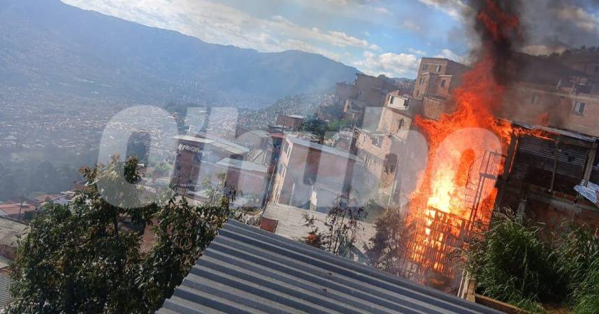 Incendio en el barrio Llanaditas. FOTO: CORTESÍA