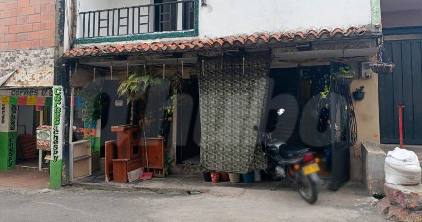 En esta barbería fue atacada Andreina García con un destornillador en El Playón de los Comuneros. /FOTO: ALEJANDRA MORALES RÍOS 
