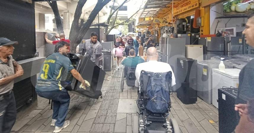 759 mil pesos le puede llegar a costar la multa por invadir espacio público. / FOTO: ALEJANDRA MORALES