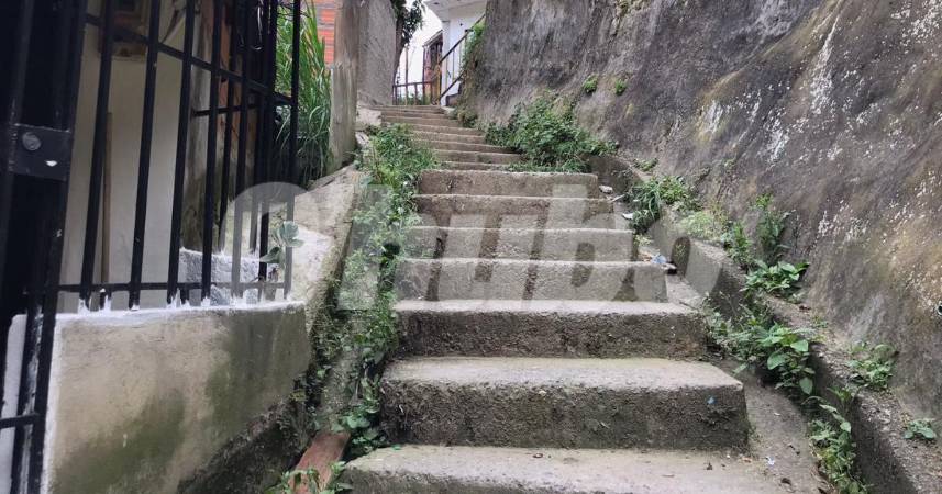 Por estas escalas intentó escapar Deiner Eduardo de su verdugo. FOTO: LAURA ROSA JIMÉNEZ VALENCIA