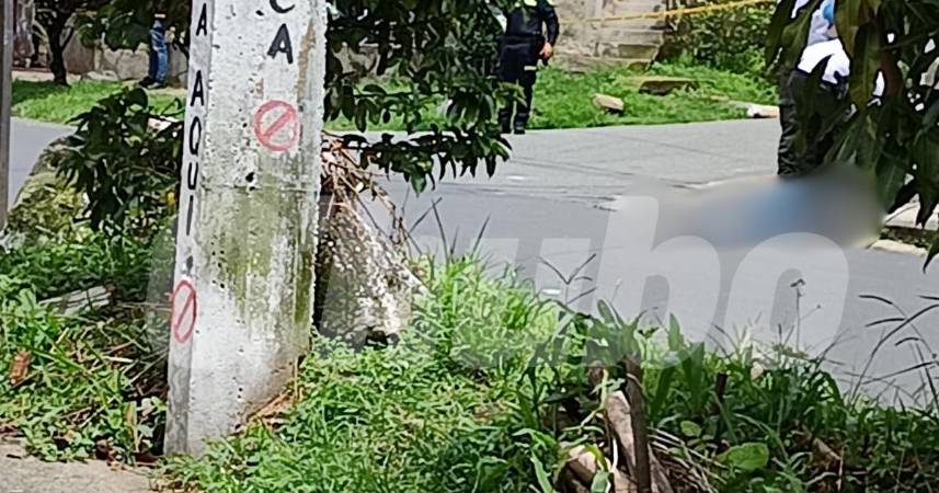 Policía de civil disparó contra atracador en medio de robo en Bello 