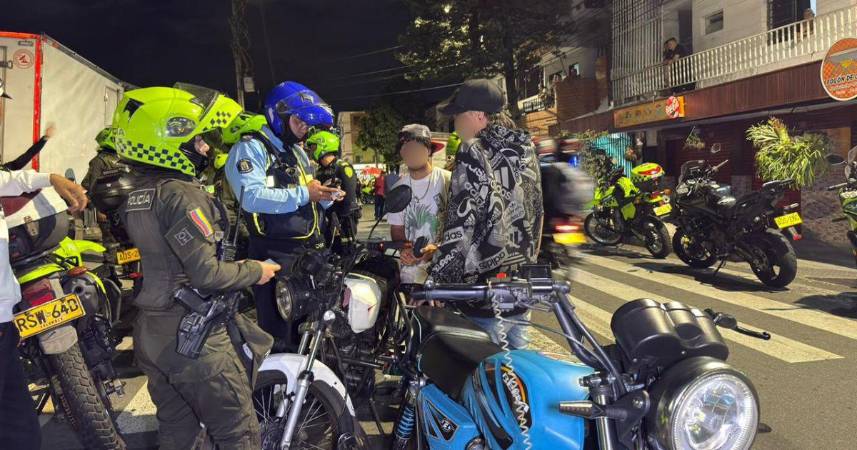 Las intervenciones incluyeron controles a establecimientos comerciales, verificación de antecedentes y operativos de inspección en vía pública. FOTO: ALCALDÍA DE MEDELLÍN