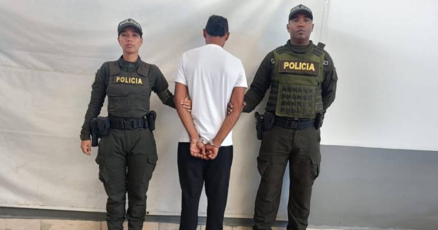 Tras su entrega, José Miguel quedó en calidad de detenido. /FOTO: X@AndresJRendonC