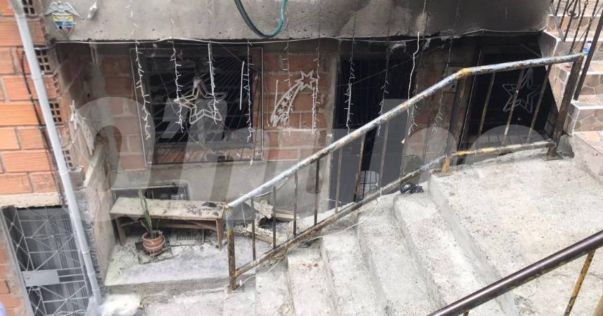 Así quedó la vivienda en la que se registró el incendio en la madrugada de este 25 de diciembre en Granizal. FOTO: LAURA ROSA JIMÉNEZ VALENCIA