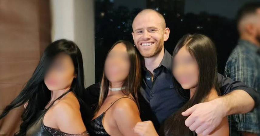 Casey Redbeard y tres mujeres en una fiesta en Medellín. FOTO TOMADA DE SUS REDES SOCIALES.