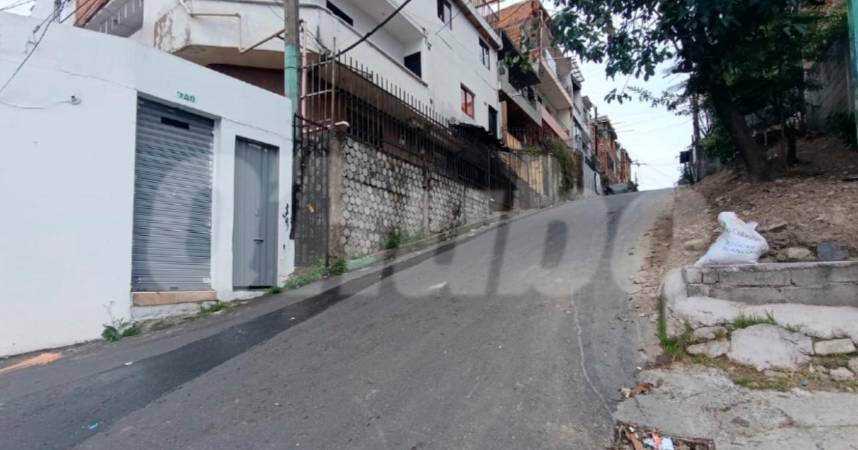 En este sector de la carrera 75B con calle 97, en San Martín de Porres, mataron con arma de fuego a Julián Andrés Cano Ramírez. /FOTO: ALEJANDRA MORALES RÍOS 