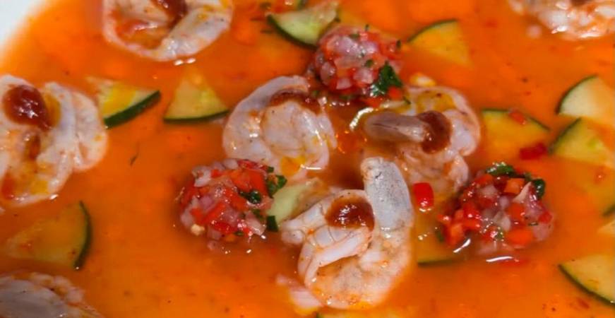 Tiradito de camarón con aguachile. FOTO: MADELAINE BÁEZ