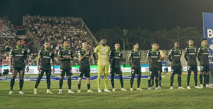 En los actos protocolarios se notó la ausencia de David Ospina y que en su lugar estaba Harlen ‘Chipi Chipi’ Castillo. FOTO: NACIONAL.