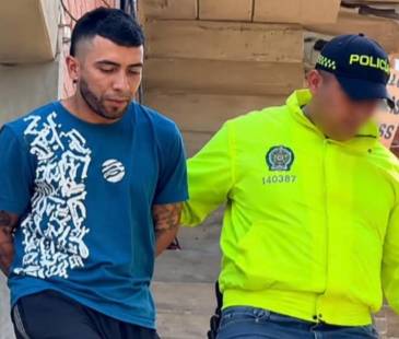 Maiquel Oswaldo Ruiz Hernández cuando fue capturado por uniformados de la Policía Metropolitana. FOTO: CORTESÍA