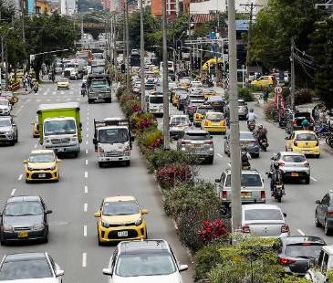 Movilidad en Medellín. FOTO: MANUEL SALDARRIAGA