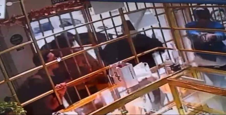 Captura de video del robo a la joyería. FOTO: ALCALDÍA DE ITAGÜÍ