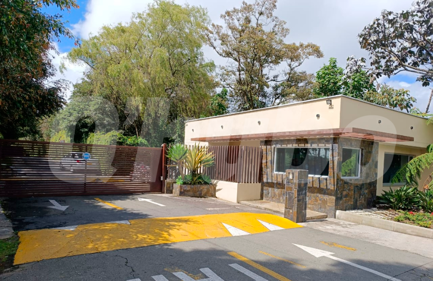 En la casa N.° 18 de la parcelación Acuarela, ocurrió el doble homicidio. / FOTO: SUSANA COGUA.