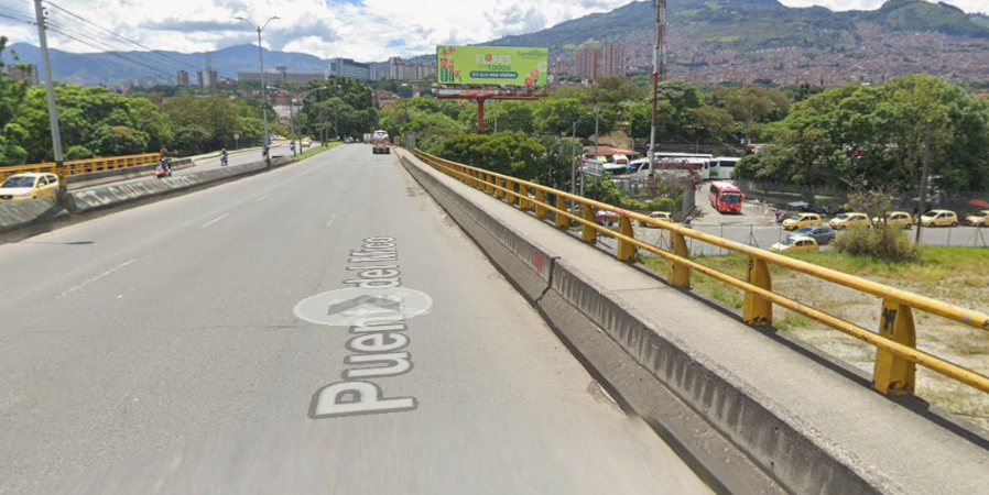 Este es el puente del Mico, cerca a la estación Caribe del metro, donde habría ocurrido la agresión. FOTO: TOMADA DE GOOGLE MAPS