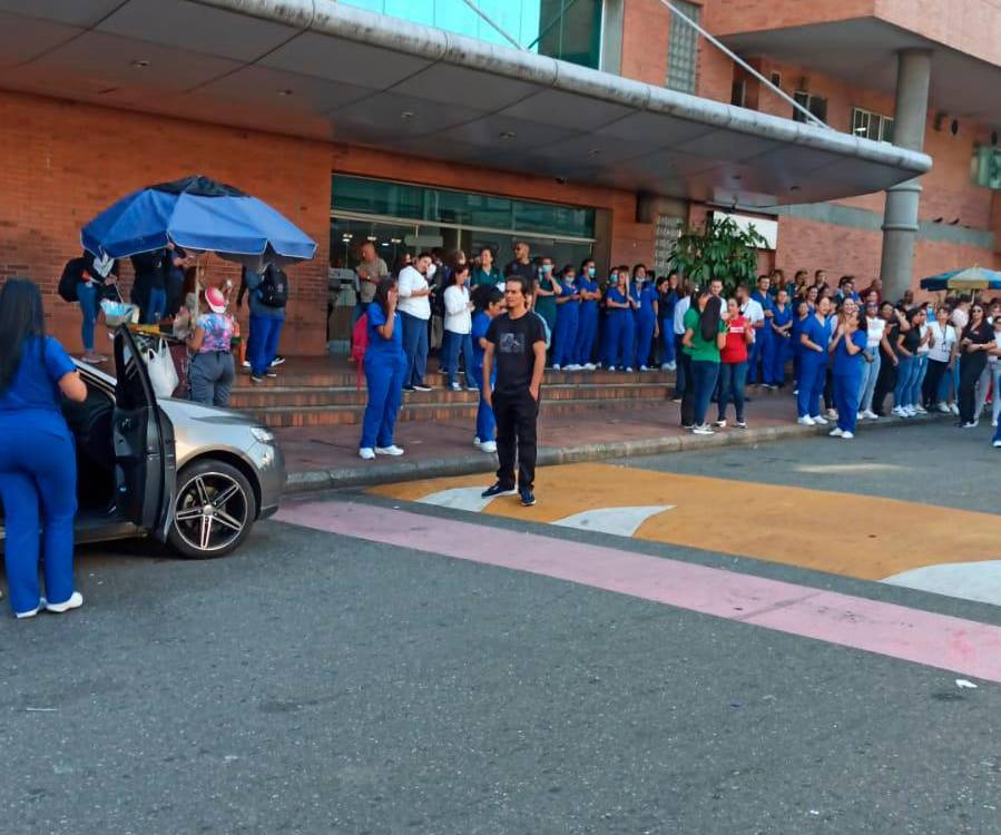 Protesta de médicos en el Hospital General. / FOTO: CORTESÍA