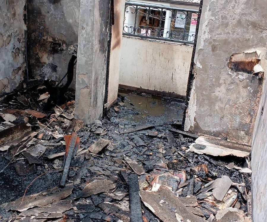 EN FOTOS: ¡Ayudemos! Familia en la comuna 13 lo perdió todo en un incendio: lucha por reconstruir su hogar