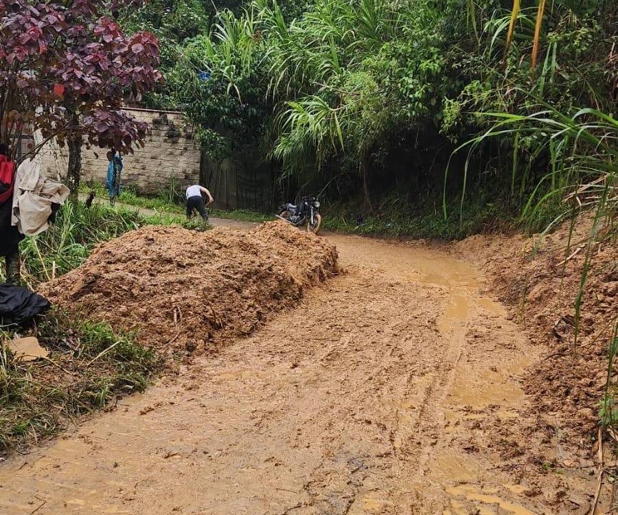 Las fuertes lluvias dejaron afectaciones en varios sectores de Copacabana. <b><span class=mln_small-caps_mln>/ FOTO: SINDY VALLE</span></b>