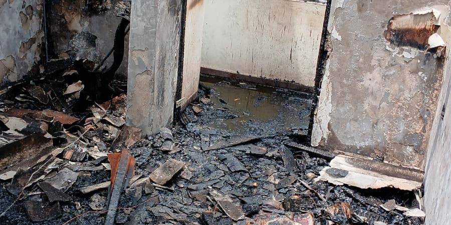 EN FOTOS: ¡Ayudemos! Familia en la comuna 13 lo perdió todo en un incendio: lucha por reconstruir su hogar