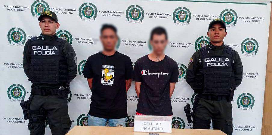 A los presuntos captrores les incautaron un celular. /FOTO: CORTESÍA