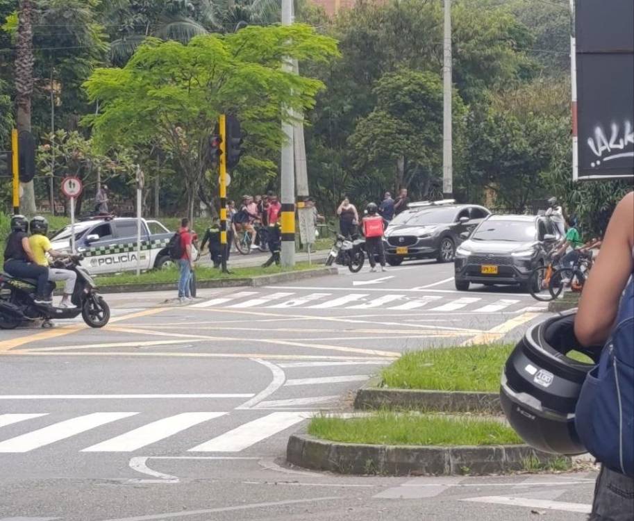 La Policía llegó rápidamente al lugar de los hechos. FOTO: DENUNCIAS ANTIOQUIA