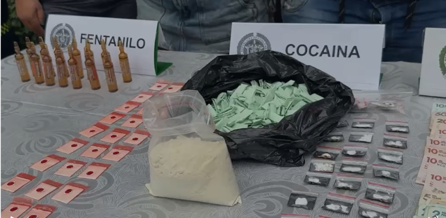 Elementos incautados en el operativo contra la banda Caicedo. FOTO: POLICÍA METROPOLITANA VALLE DE ABURRÁ