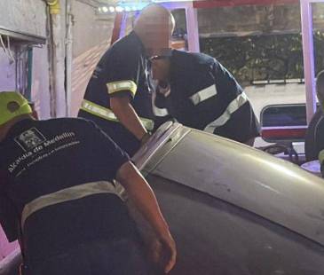 El deshuesadero en Prado Centro funcionaba con la fachada de un parqueadero. FOTO: ALCALDÍA DE MEDELLÍN