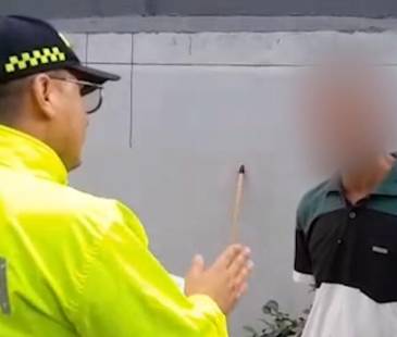 Captura de alias Lobo, señalado de atacar y retener a mujeres para abusarlas. FOTO: POLICÍA ANTIOQUIA