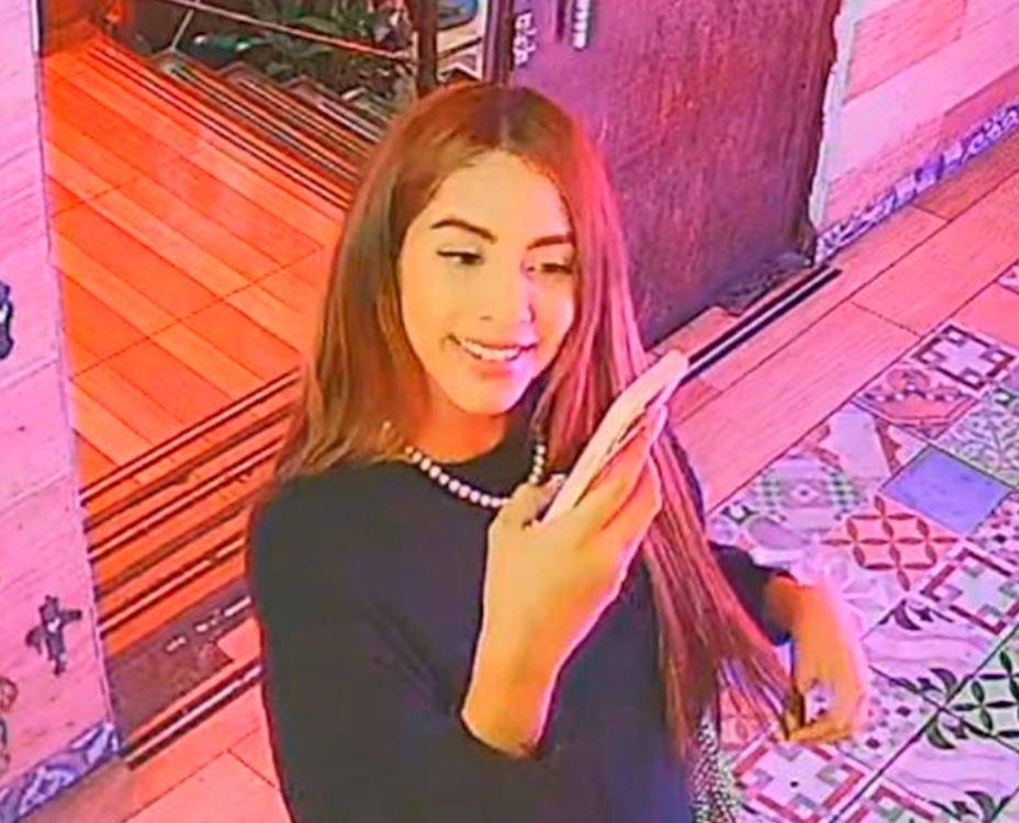 La mujer judicializada quedó captada en cámaras de seguridad en el bar en el que se encontró con la víctima. /FOTO: CORTESÍA FISCALÍA