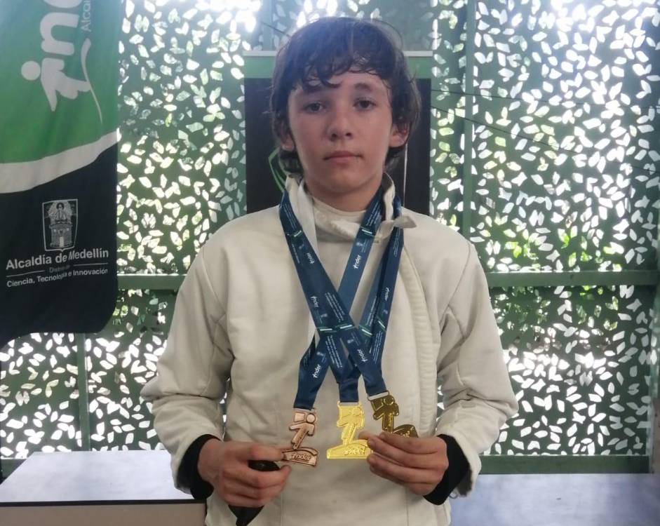 Mikhail con algunas de sus medallas. FOTO: CORTESÍA