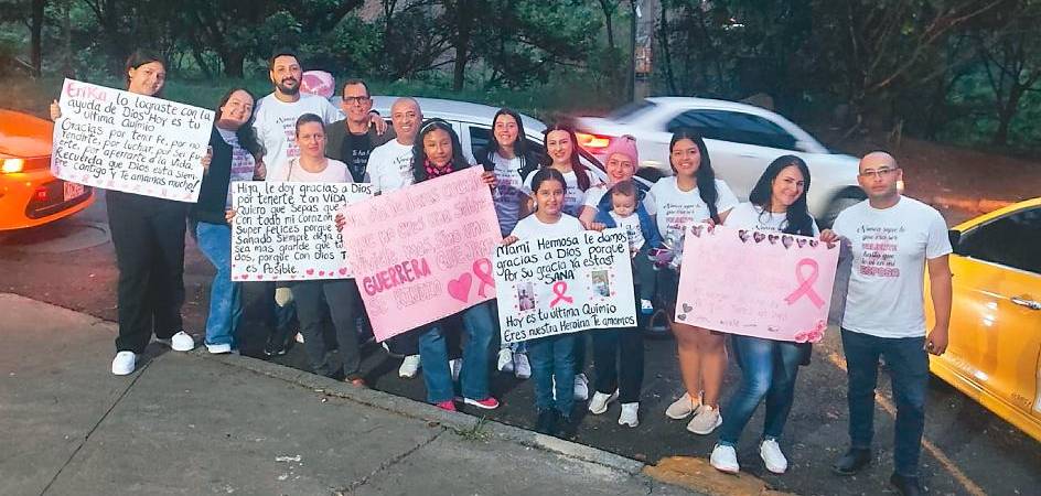 Para esta valiente mujer, el tratamiento más efectivo para su enfermedad ha sido el amor de su familia. / FOTO: CORTESÍA