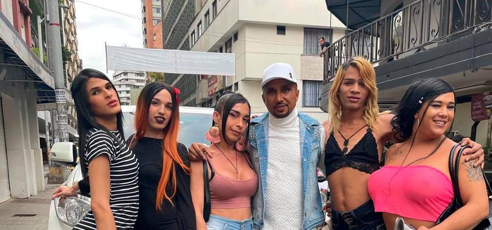  Luis Miguel Fuentes compartió varias postales con el grupo. /FOTO: CORTESÍA 