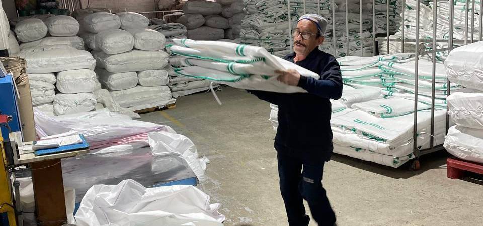 Don Humberto labora 15 días en el turno de la mañana e igual número de días en el de la tarde. FOTO: JAIDER ESCOBAR