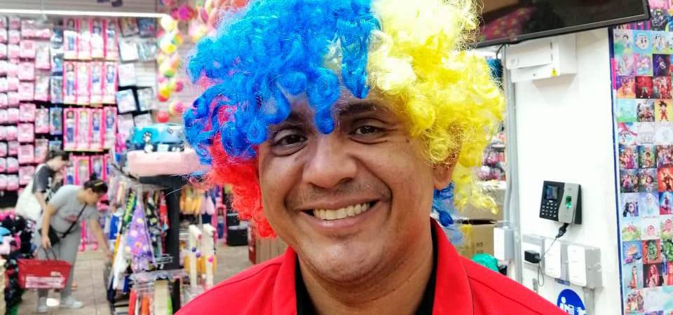 No pueden faltar las pelucas de Colombia. /FOTO: SINDY VALLE. 