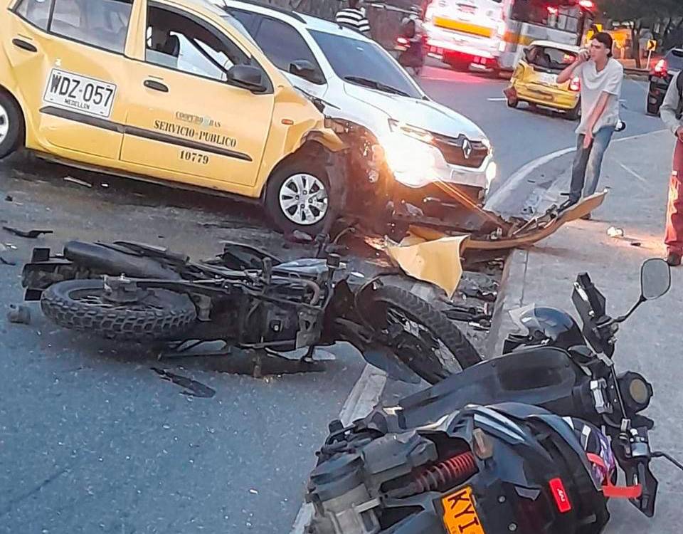 Accidente de 5 vehículos y con fuga de presunto borracho dejó un muerto en la autopista Norte